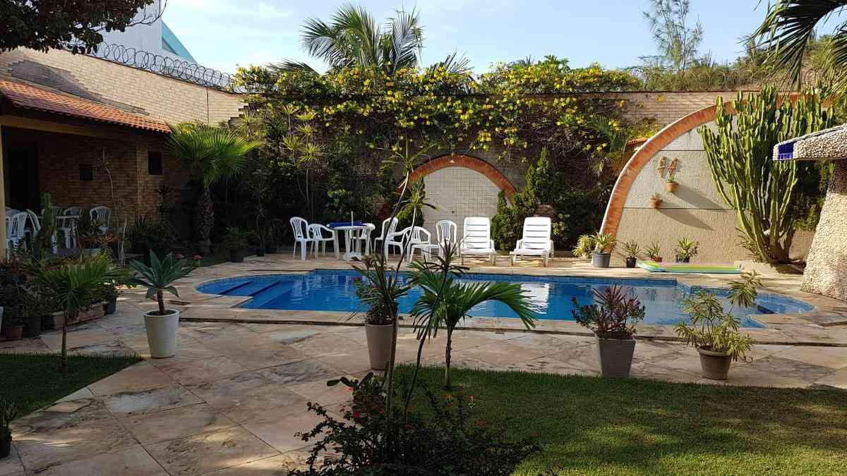 Casa com 4 quartos à venda no bairro Quintas do Calhau, 500m²