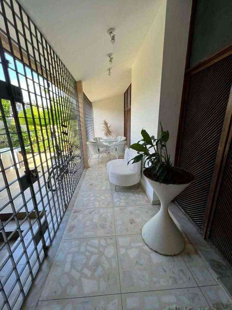Casa com 4 quartos à venda no bairro Campo Grande, 300m²