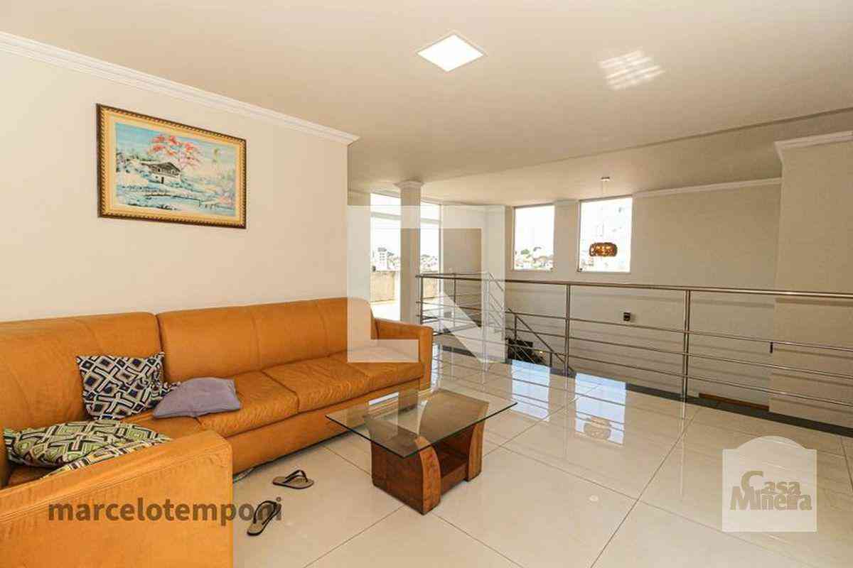 Casa com 3 quartos à venda no bairro Caiçaras, 180m²