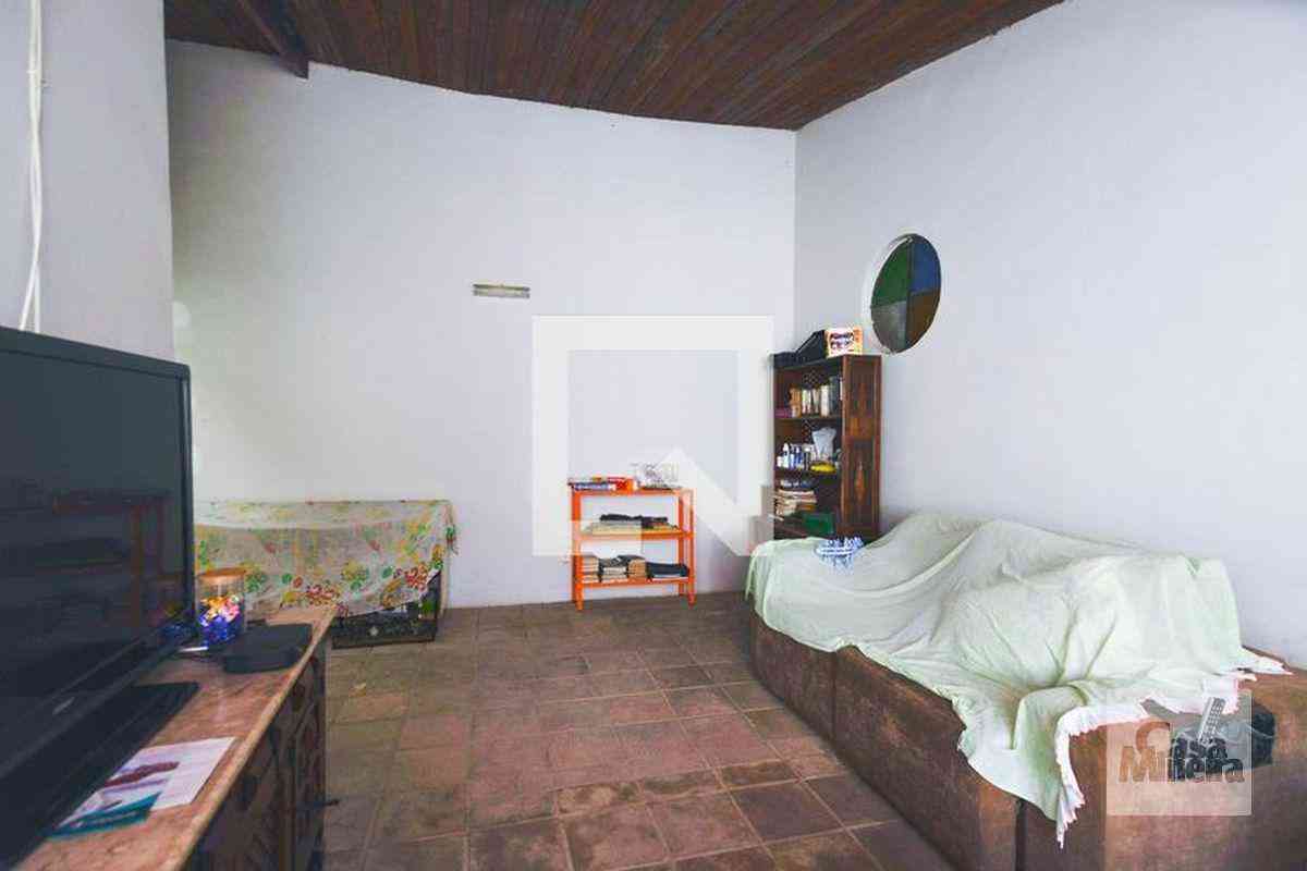Casa com 3 quartos à venda no bairro Itapoã, 121m²