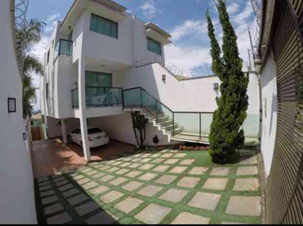 Casa com 3 quartos à venda no bairro Trevo, 210m²
