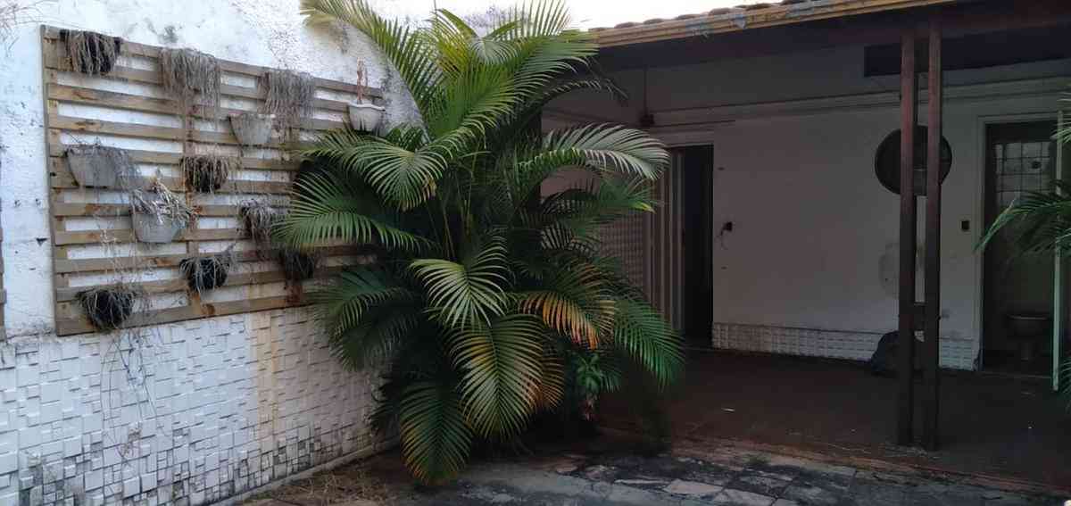 Casa com 5 quartos à venda no bairro Gutierrez