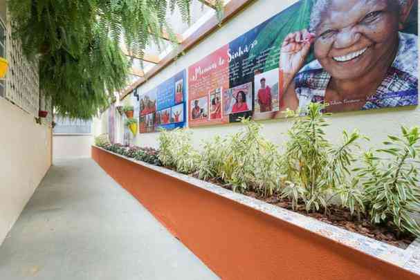 Projeto revitalizou por completo a sede das Meninas de Sinh, em BH. Na foto, ambiente do centro cultural depois da reforma