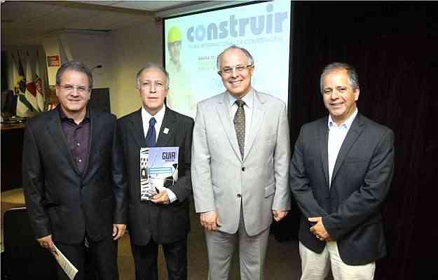 Teodomiro Diniz Camargos (vice-presidente da FIEMG), Alberto Portugal (diretor comercial da Tambasa), Wilson Mendona (do Sindicato das Indstrias de Produtos de Cimento - Siprocimg), e Antnio Jnior (diretor do Ncleo de Construo da Fagga) - Gualter Naves/Divulgao