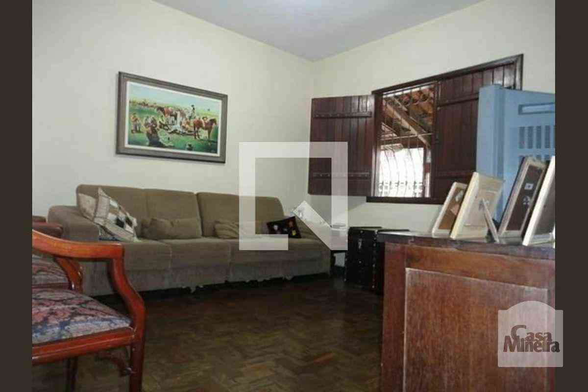 Casa com 3 quartos à venda no bairro Três Barras, 364m²