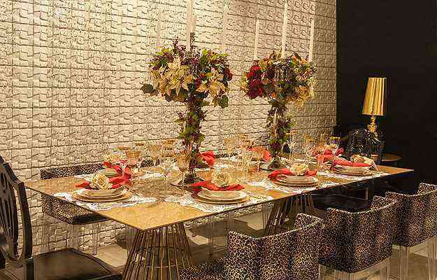Juliana Martins optou por uma mesa sofisticada e preferiu no usar smbolos natalinos na decorao - Loja das Festas/Divulgao