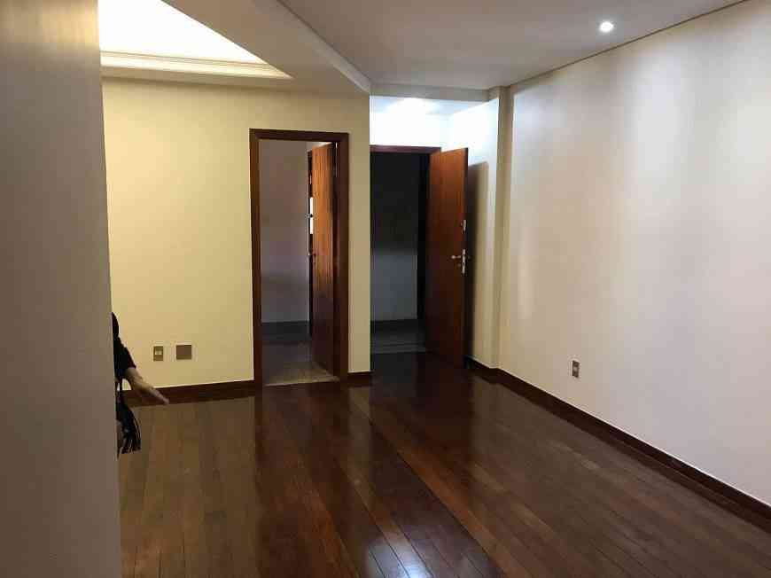 Apartamento com 3 quartos à venda no bairro Lourdes, 106m²