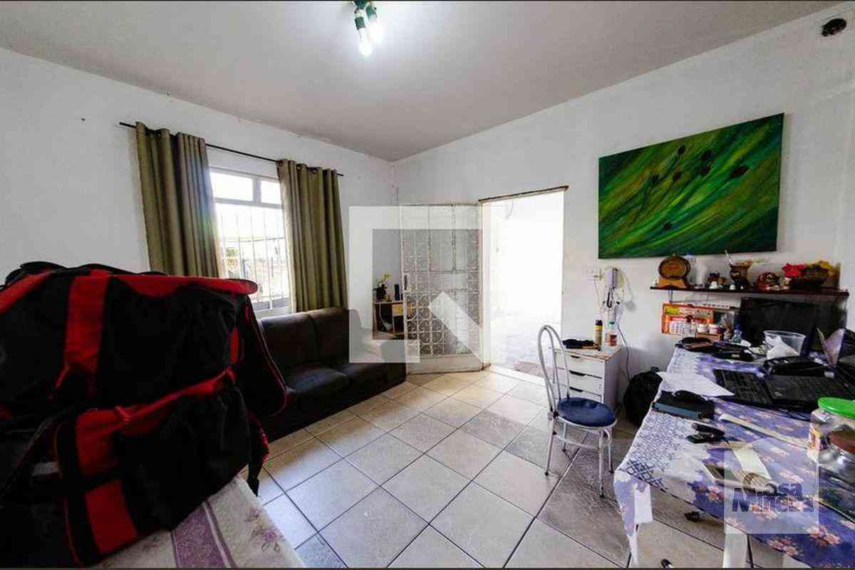 Casa com 3 quartos à venda no bairro Caiçaras, 360m²