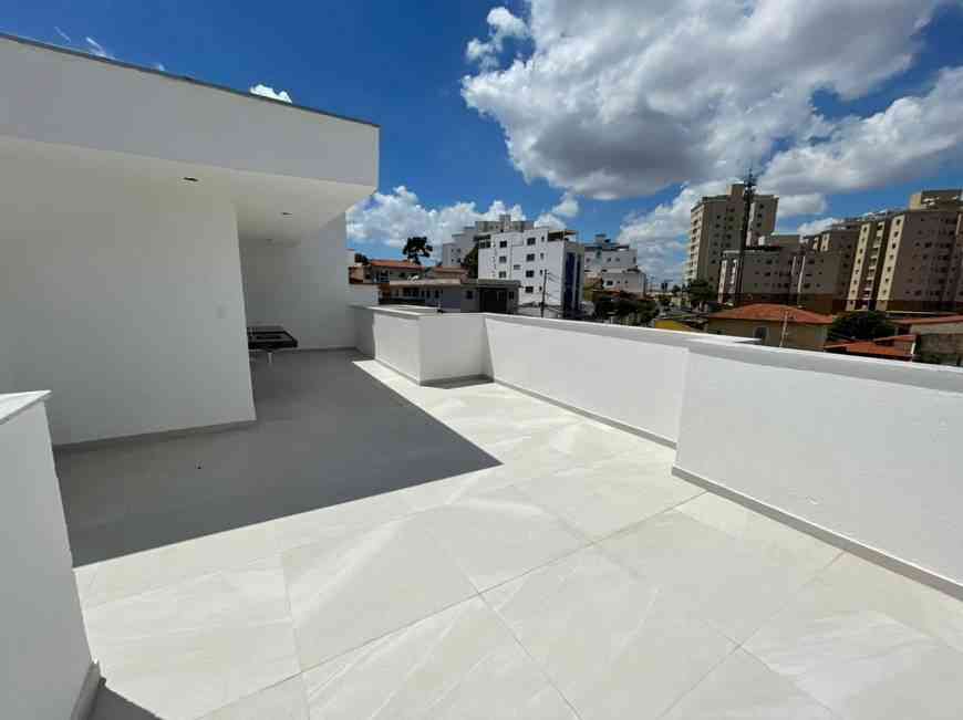 Cobertura com 3 quartos à venda no bairro Santa Mônica, 113m²