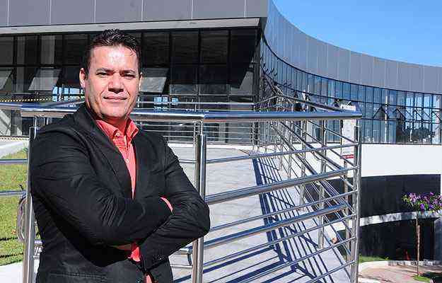 Daniel Miranda, diretor comercial da Bel Lar, se prepara para a inaugurao de nova loja, com mais de mil metros quadrados, na Avenida Nossa Senhora do Carmo - Euler Jnior/EM/D.A Press