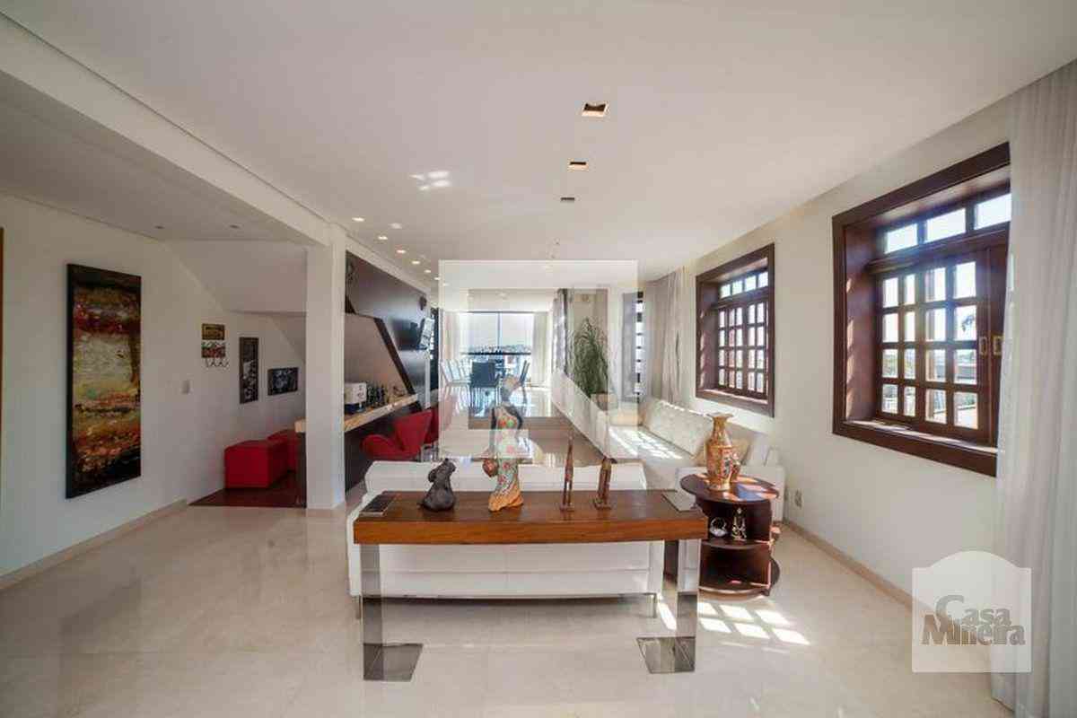 Casa com 4 quartos à venda no bairro Estoril, 640m²