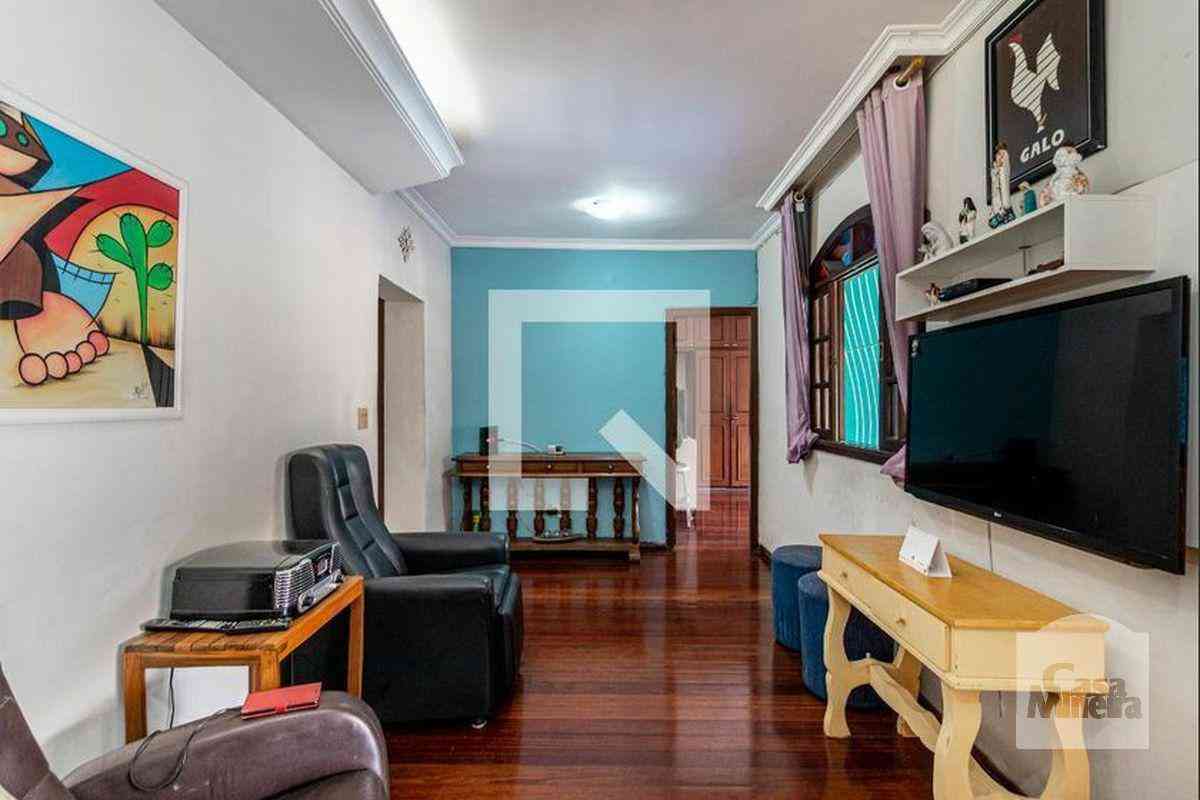 Casa com 4 quartos à venda no bairro Novo Glória, 265m²