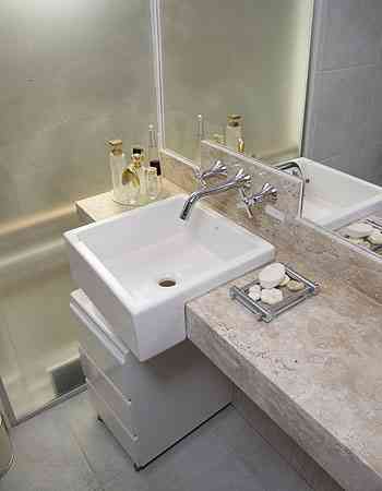 Em banheiros pequenos, bancadas de sobre-encaixe so uma boa opo - Gladyston Rodrigues/EM/D.A Press 