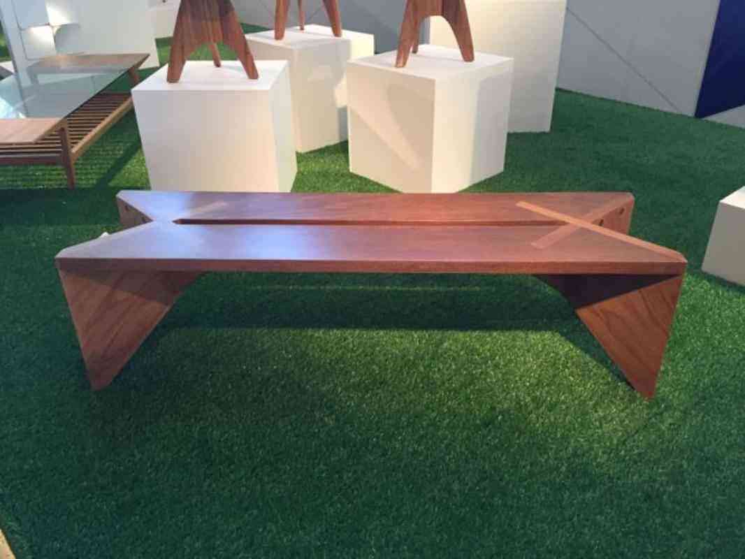 Banco Xingu, design Noemi Saga Atelier, na mostra Be Brasil