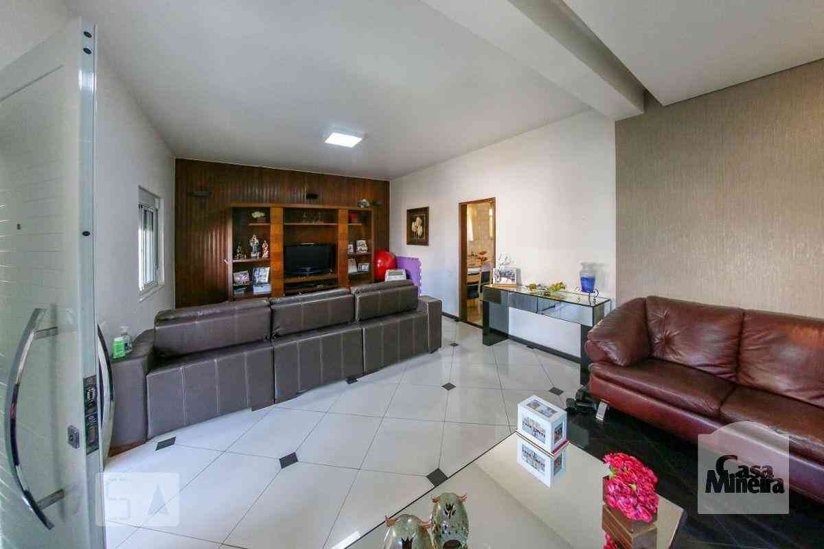 Casa com 3 quartos à venda no bairro Carlos Prates, 360m²