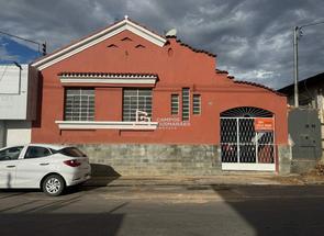 Casa, 3 Quartos, 1 Vaga, 1 Suite para alugar em Rua Benedito Valadares, Centro, Esmeraldas, MG valor de R$ 2.500,00 no Lugar Certo