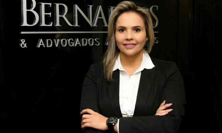 Advogada Juliana Micheletti Rocha diz que, muitas vezes, as pessoas sequer entendem o que esto assinando - Sebastio Fernandes Mouro/Divulgao