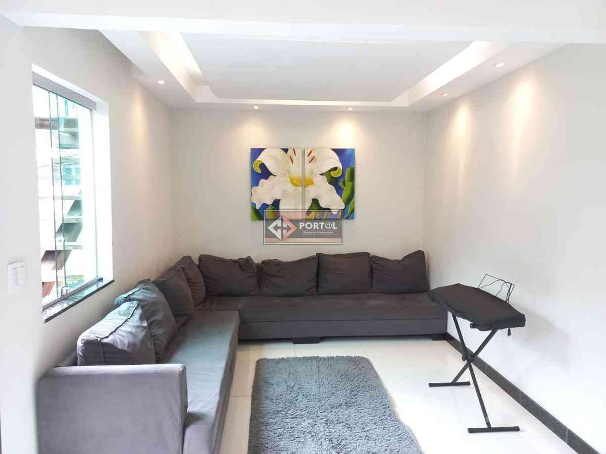 Casa com 3 quartos à venda no bairro Vila Clóris, 220m²