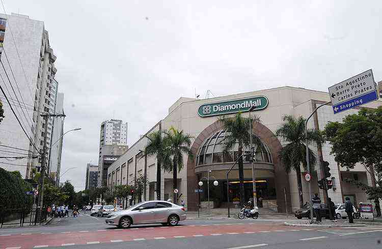 Shopping Diamond Mall, construdo onde era o Estdio Antnio Carlos, pertencente ao Atltico: lojas requintadas atraem consumidores - Jair Amaral/EM/D.A Press