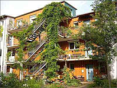 Bairro ecolgico Vauban, em Fribourg, Alemanha, uma rea antiga revitalizada h alguns anos, onde so utilizados diversos mecanismos da vida sustentvel - O3L Arquitetura/Divulgao