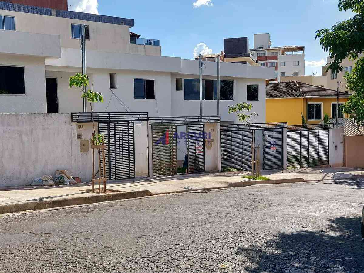 Casa com 2 quartos à venda no bairro Ouro Preto, 80m²