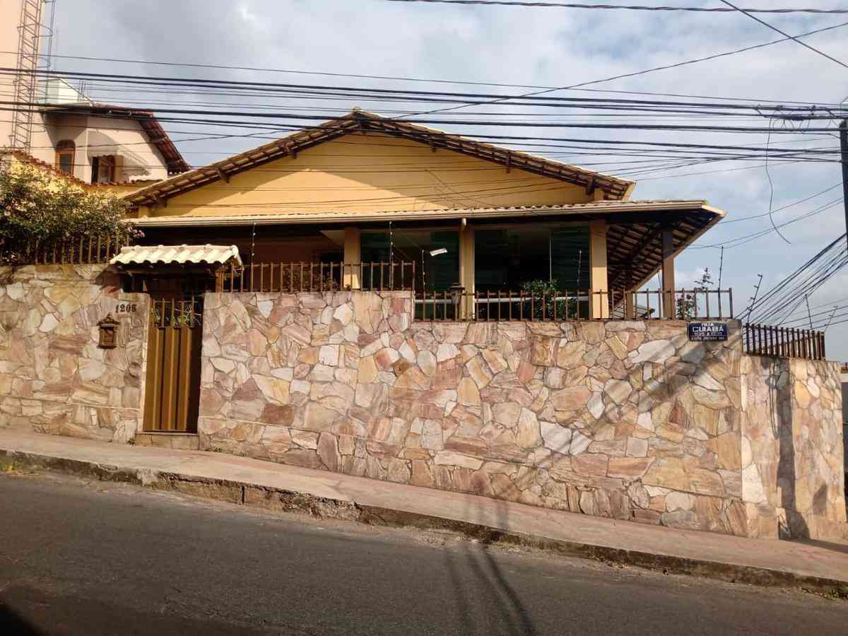 Casa com 4 quartos à venda no bairro Prado, 497m²