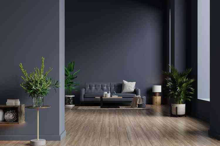 O uso do preto na sala de estar chama a atenção. / Foto: Freepik - 
