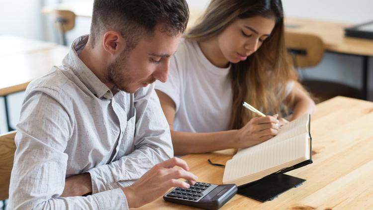 Oscilao do IGP-M redefine negociaes entre proprietrios e locatrios - Divulgao Freepik