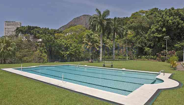 Piscina tem vista para as belezas naturais do Rio de Janeiro - Reproduo/ Sotheby's
