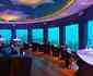 Resort no ndico convida visitantes a conhecer o primeiro bar submarino do mundo