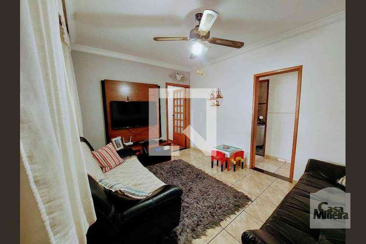 Casa com 3 quartos à venda no bairro Alto Caiçaras, 300m²