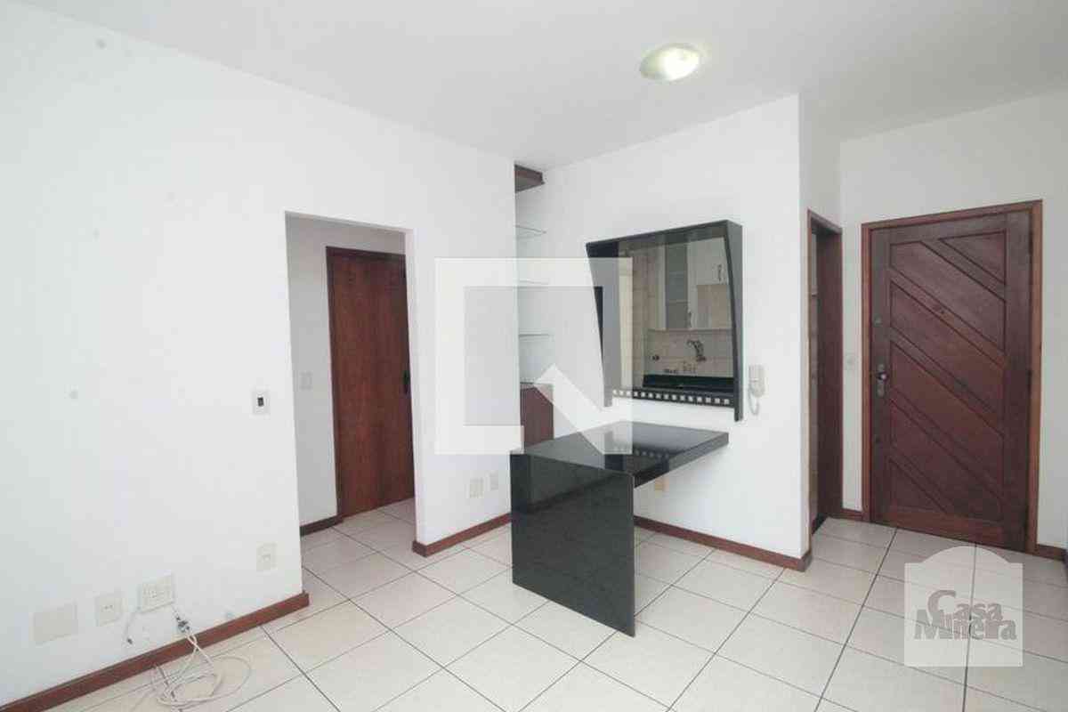 Apartamento com 3 quartos à venda no bairro Carlos Prates, 80m²