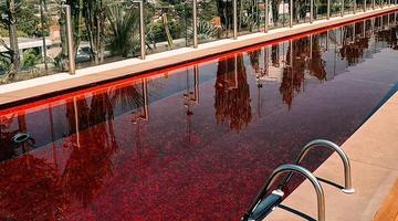 Piscinas coloridas ganham espa�o e mudam o visual das �reas externas