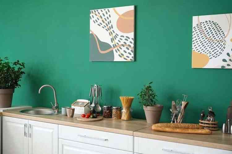 Investir em uma única cor para decorar a sua cozinha pode ser a chave do sucesso. / Foto: Freepik - 