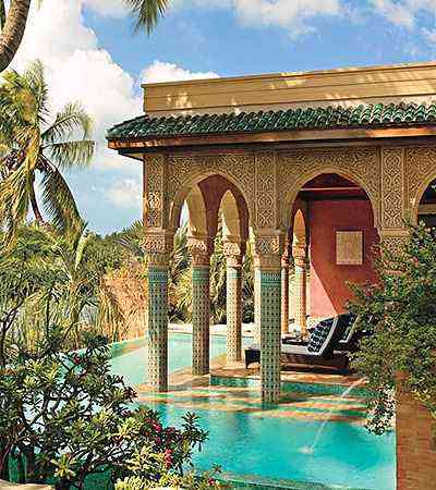 Casa no Marrocos destaca a piscina em consonncia com o estilo arquitetnico do pas - Ken Hayden/Architectural Digest/Divulgao