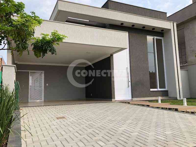 Casa em Condomínio com 3 quartos à venda no bairro Residencial Araguaia, 150m²