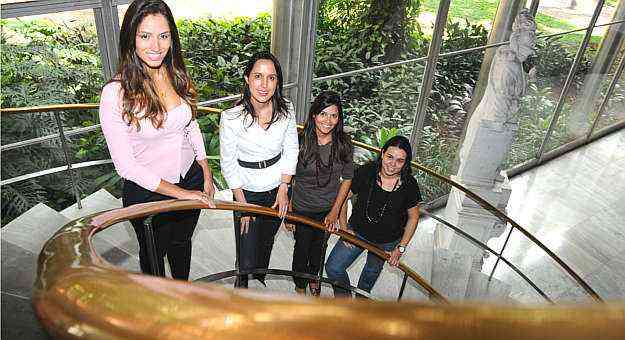 A graduanda Carla Patrcia, a doutora em engenharia de energia Iraci Miranda Pereira e as mestrandas Paula Rocha e Ana Carolina apresentaram o melhor projeto sobre eficincia energtica - Euler Jnior/EM/D.A Press