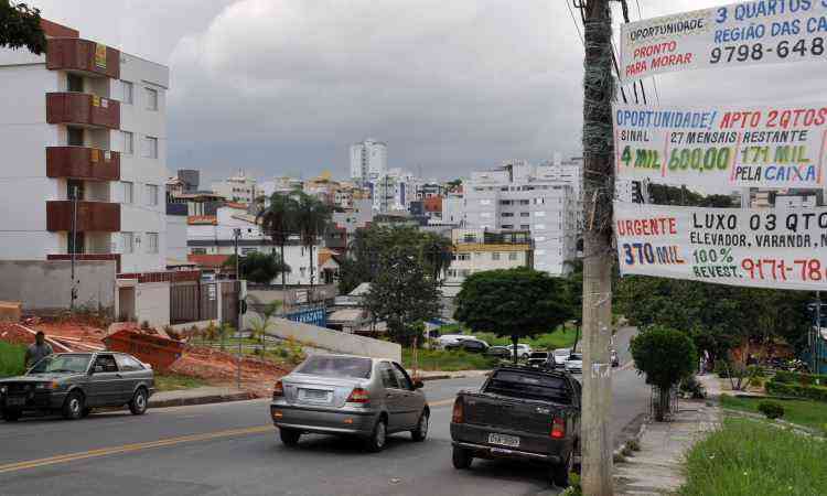 Desde 2015, Cdigo de Posturas probe excesso de anncios em BH - Eduardo de Almeida/RA Studio - 12/12/12