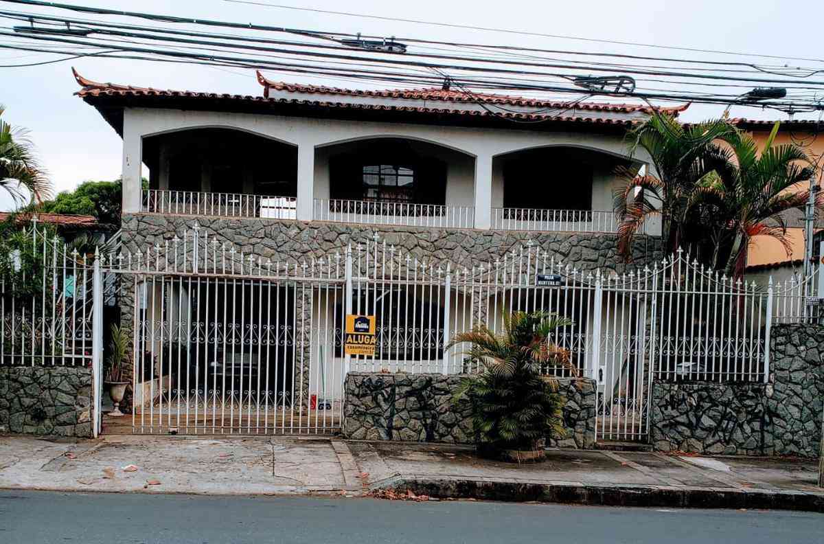 Casa Comercial com 4 quartos para alugar no bairro Ouro Preto, 323m²