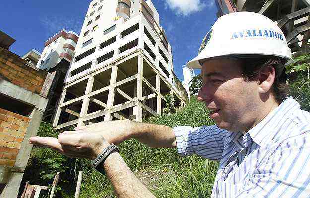 Presidente do Ibape-MG, Frederico Correia explica como construir afastando riscos de desmoronamento por conta das chuvas  - Beto Magalhes/EM/D.A Press