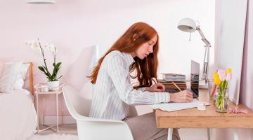 Escrivaninha para quarto: saiba como acertar na escolha