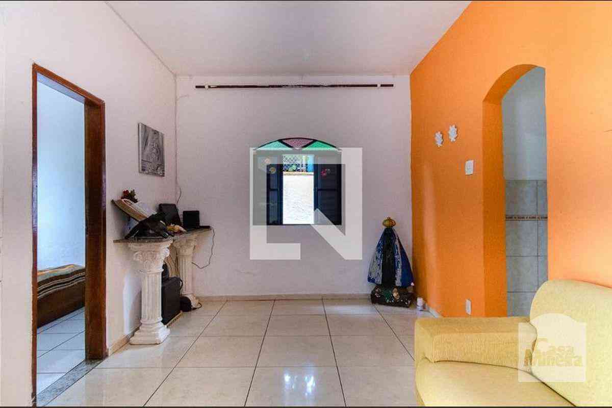 Casa com 4 quartos à venda no bairro Glória, 192m²