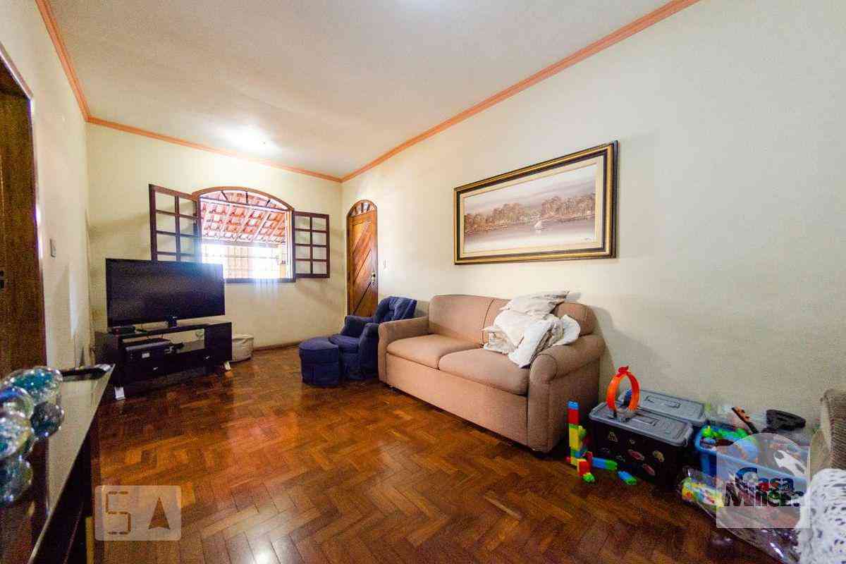 Casa com 6 quartos à venda no bairro Jardim Montanhês, 220m²