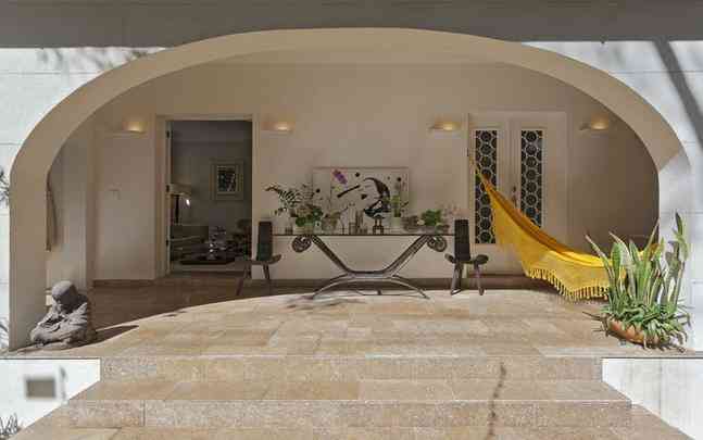 Projeto da arquiteta Marina Dubal mantm estilo de casa da dcada de 40,  mas acrescenta elementos e funcionalidade contemporneos 