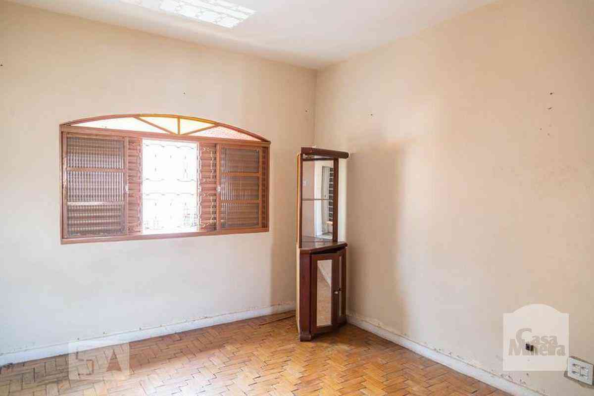 Casa com 3 quartos à venda no bairro Ouro Preto, 80m²