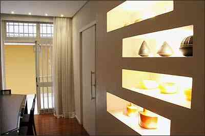 No apartamento projetado pela designer Valria Alves, a iluminao compem o ambiente - 
