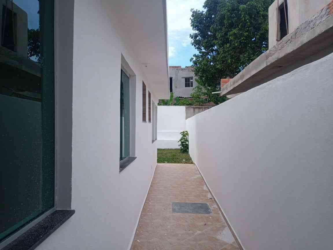 Casa com 3 quartos à venda no bairro Icaivera, 180m²