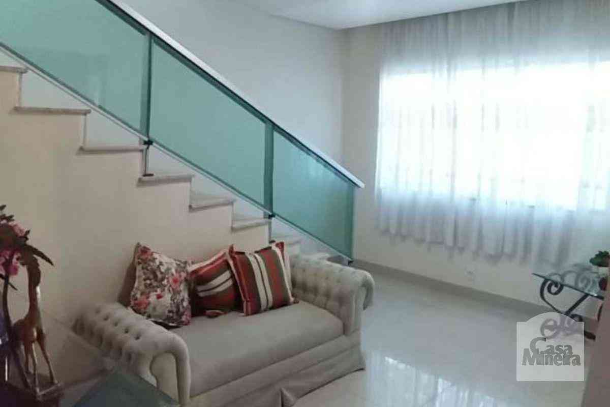 Casa com 4 quartos à venda no bairro Jardim Riacho das Pedras, 500m²