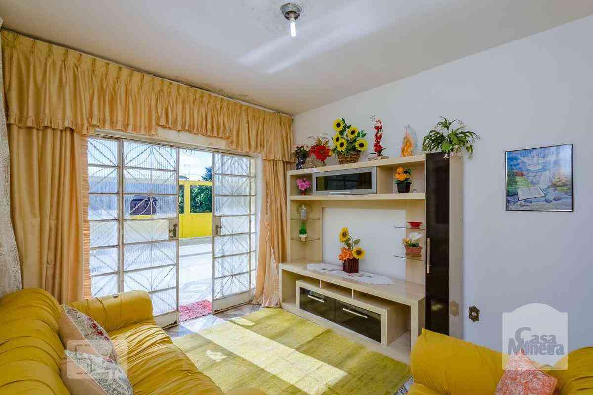 Casa com 4 quartos à venda no bairro Cinquentenário, 279m²