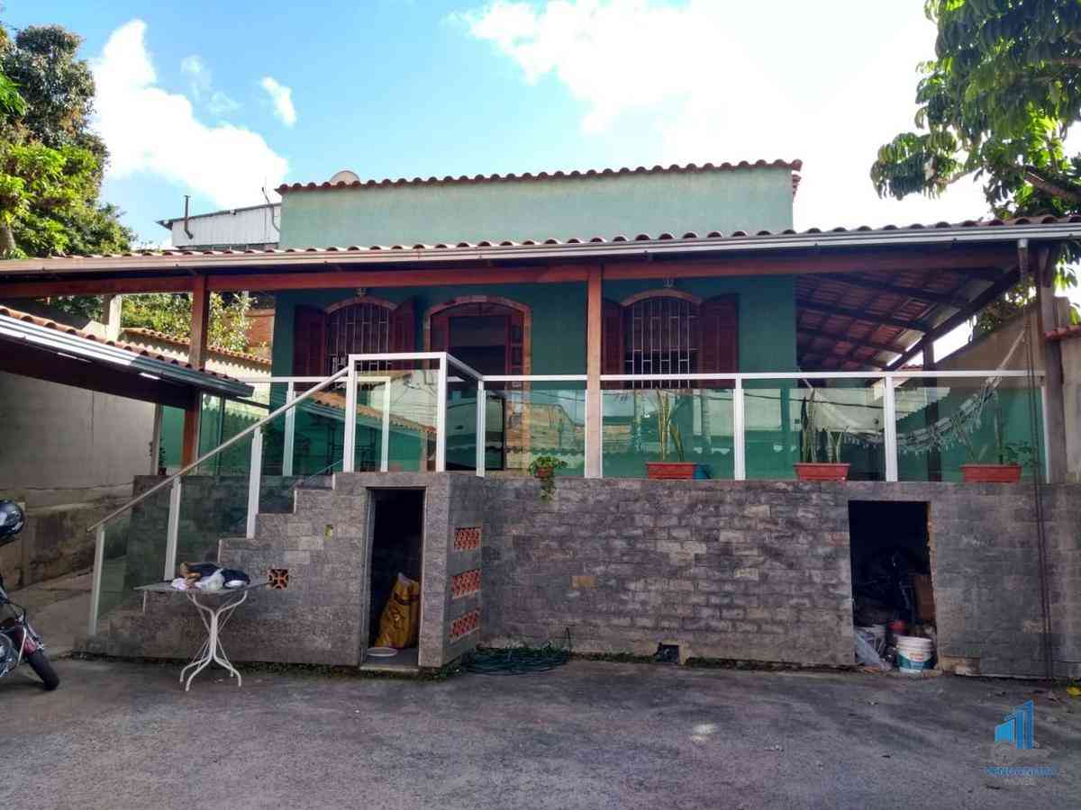Casa com 3 quartos à venda no bairro São Benedito, 104m²